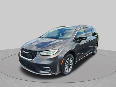 Used 2021 Chrysler Pacifica Touring-L FWD image 11