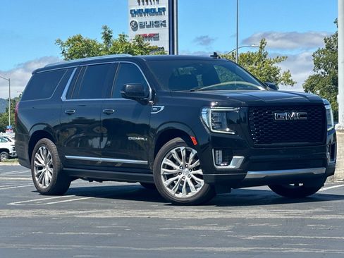 Used 2023 GMC Yukon XL Denali w/ Denali Reserve Package AWD/4WD image 2