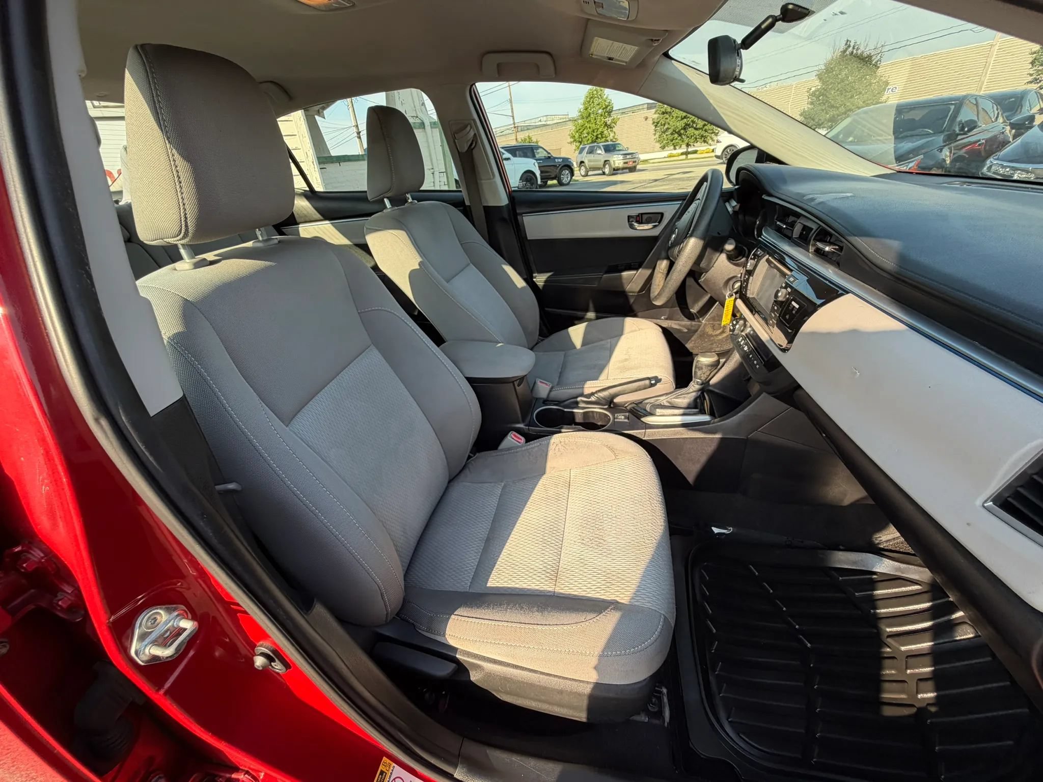 Used 2015 Toyota Corolla LE FWD image 26