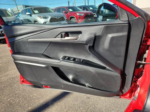 Used 2025 Toyota Camry SE image 12