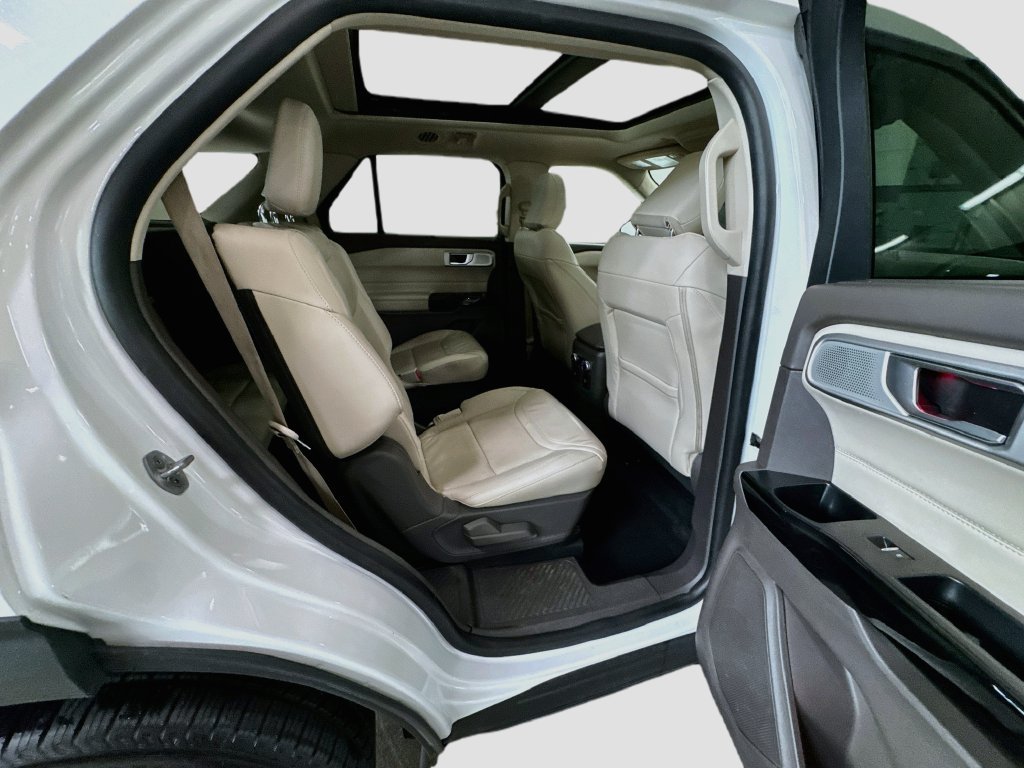 Used 2022 Ford Explorer Platinum w/ Equipment Group 601A AWD/4WD image 33