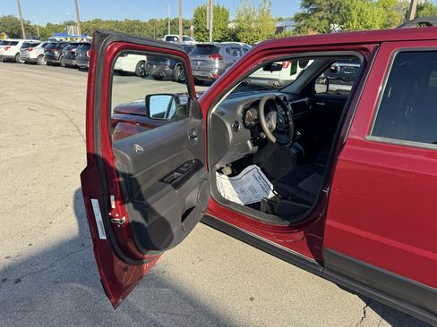 Used 2014 Jeep Patriot Sport w/ Power Value Group FWD image 16