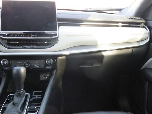 Used 2025 Jeep Compass Limited image 23