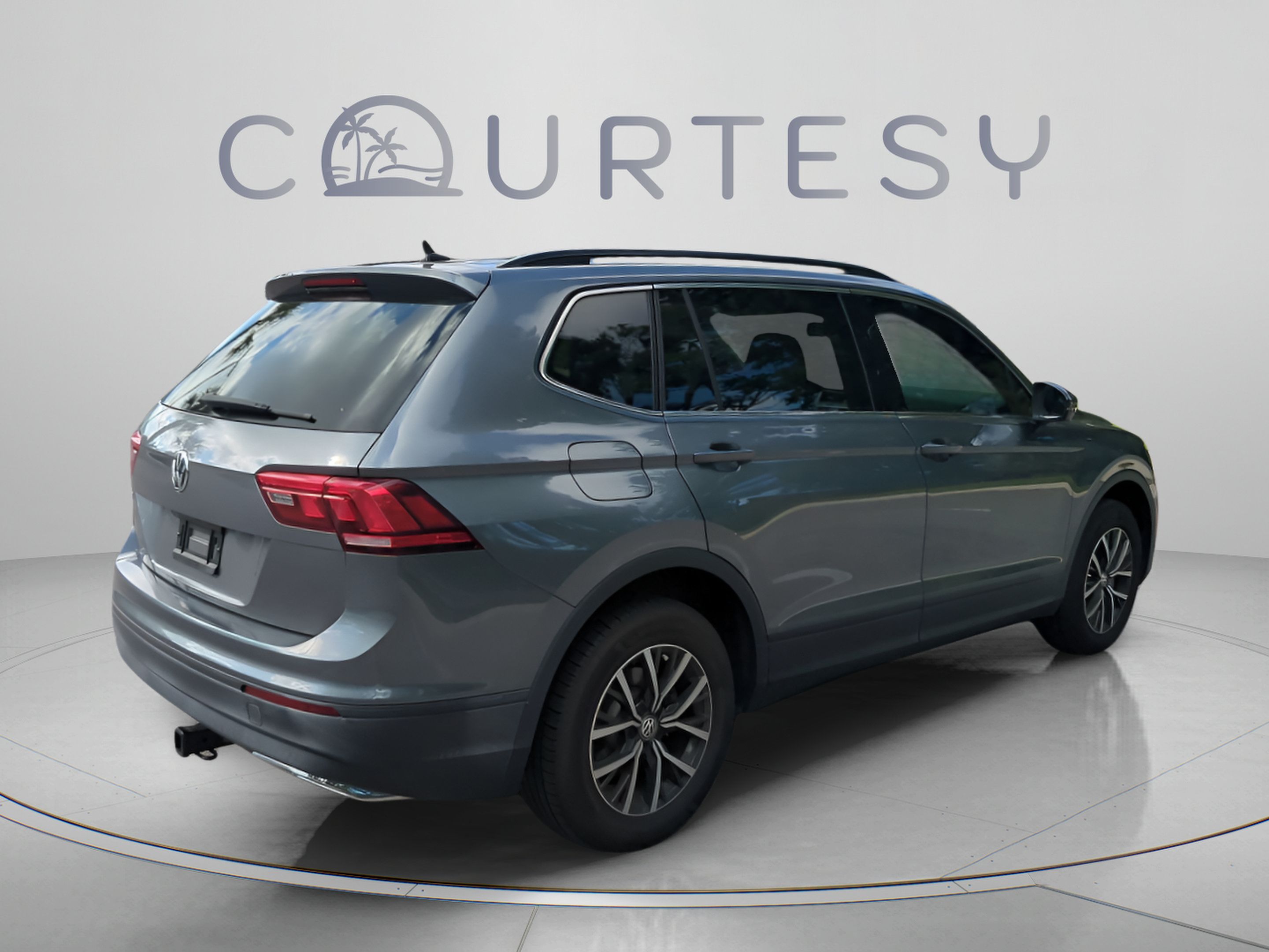 Used 2019 Volkswagen Tiguan SE w/ Panoramic Sunroof Package FWD image 7
