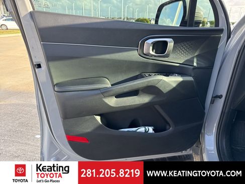 Used 2024 Kia Sorento S image 11