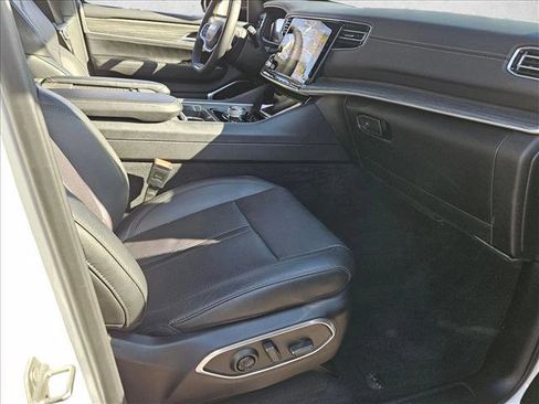 Used 2024 Jeep Wagoneer Series II w/ Flexible Seating Group image 20