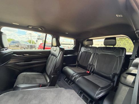Used 2023 Jeep Grand Cherokee L Laredo AWD/4WD image 25