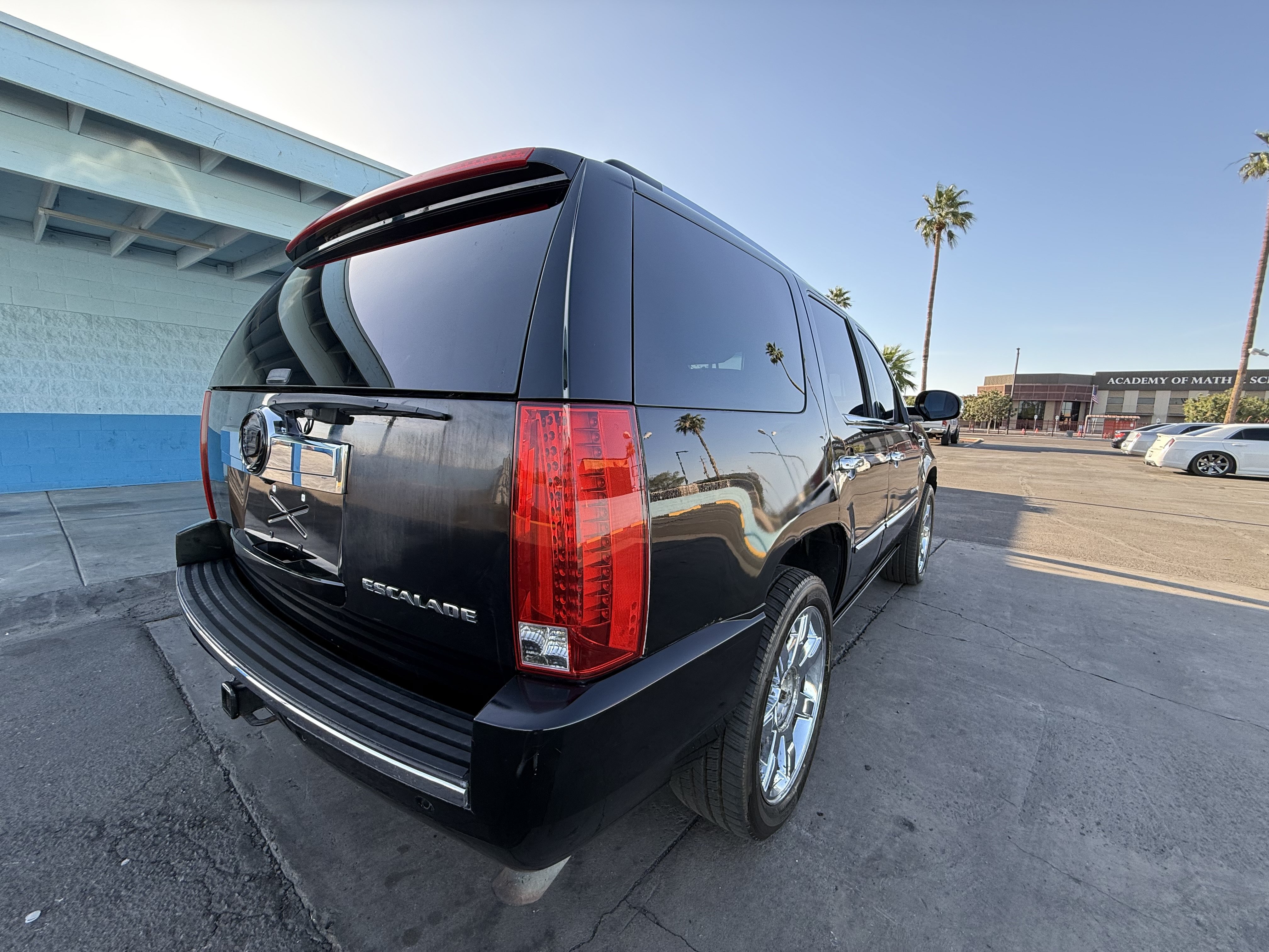 Used 2008 Cadillac Escalade AWD image 3