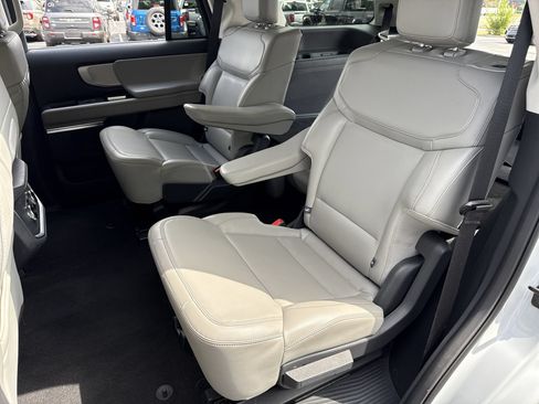 Certified 2025 Ford Expedition Active AWD/4WD image 18