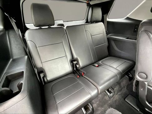 Used 2020 Chevrolet Traverse LT w/ Driver Confidence II Package AWD/4WD image 23