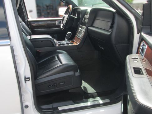 Used 2015 Lincoln Navigator Luxury image 14