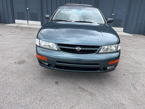 Used 1997 Nissan Maxima GLE FWD image 2