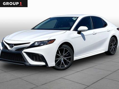Used 2024 Toyota Camry SE FWD image 1
