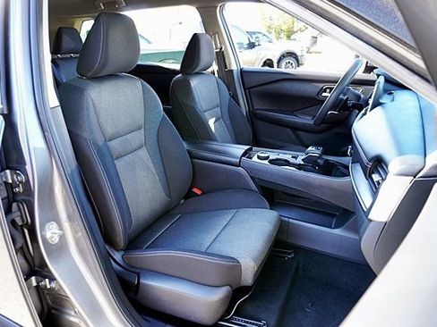 Used 2024 Nissan Rogue SV AWD/4WD image 18