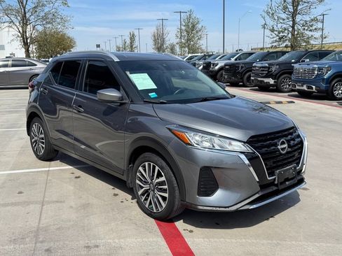 Used 2023 Nissan Kicks SV FWD image 4