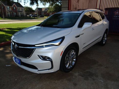 Used 2023 Buick Enclave Avenir w/ Avenir Technology Package AWD/4WD image 9