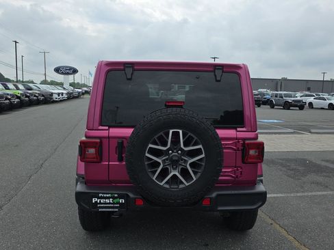 Used 2024 Jeep Wrangler Unlimited Sahara w/ Technology Group AWD/4WD image 8