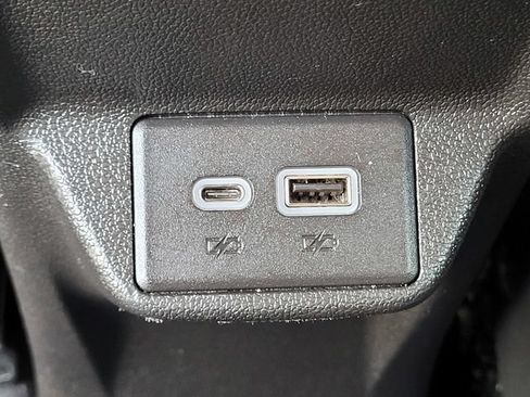 Used 2023 Chevrolet Bolt EUV LT w/ Convenience Package FWD image 17