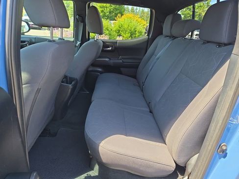 Used 2019 Toyota Tacoma TRD Off-Road image 15