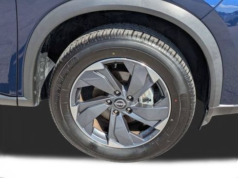 Used 2025 Nissan Rogue SV FWD image 11