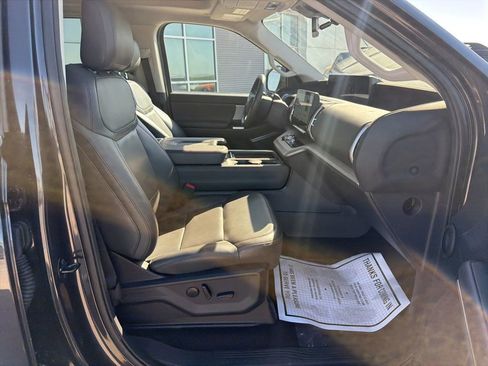 Used 2025 Ford Expedition Active AWD/4WD image 10