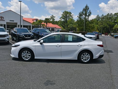 Used 2025 Toyota Camry LE FWD image 2