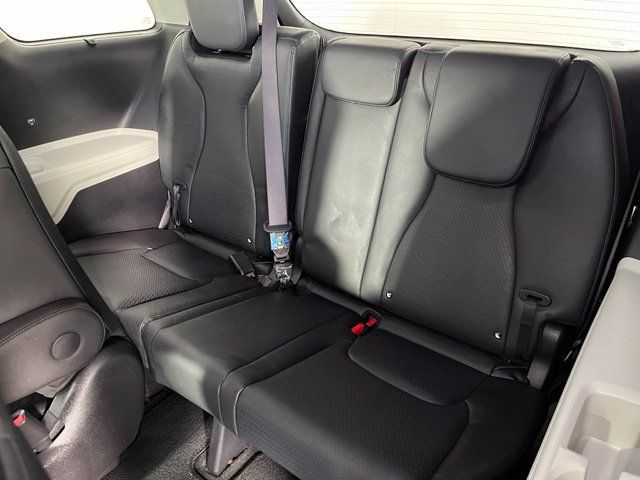 Used 2024 Kia Carnival SX Prestige FWD image 36