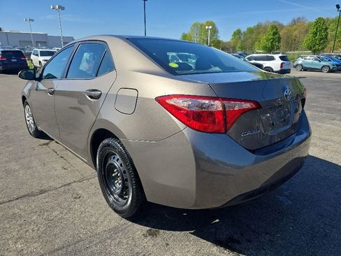 Used 2018 Toyota Corolla LE FWD image 5