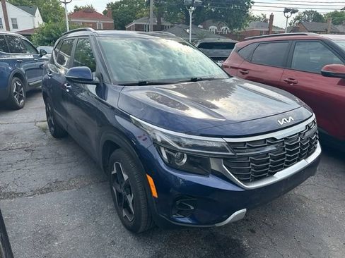 Used 2024 Kia Seltos EX AWD/4WD image 3