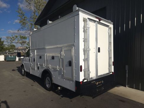 Used 2022 Chevrolet Express 3500 w/ Power Convenience Package image 3