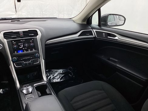 Used 2018 Ford Fusion SE w/ Fusion SE Technology Package image 27
