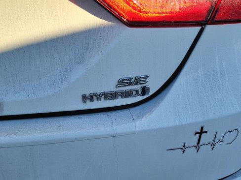 Used 2024 Toyota Camry SE image 19