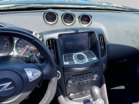 Used 2018 Nissan 370Z Touring Sport RWD image 6
