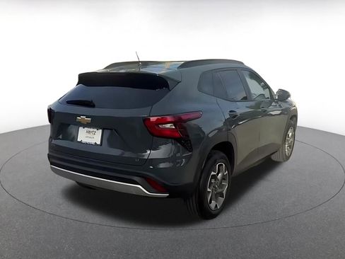 Used 2025 Chevrolet Trax LT w/ LT Convenience Package image 14