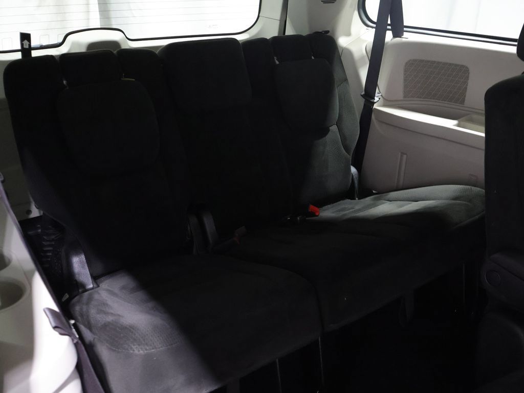 Used 2015 Dodge Grand Caravan SXT w/ Rear Park Assist Package FWD image 25