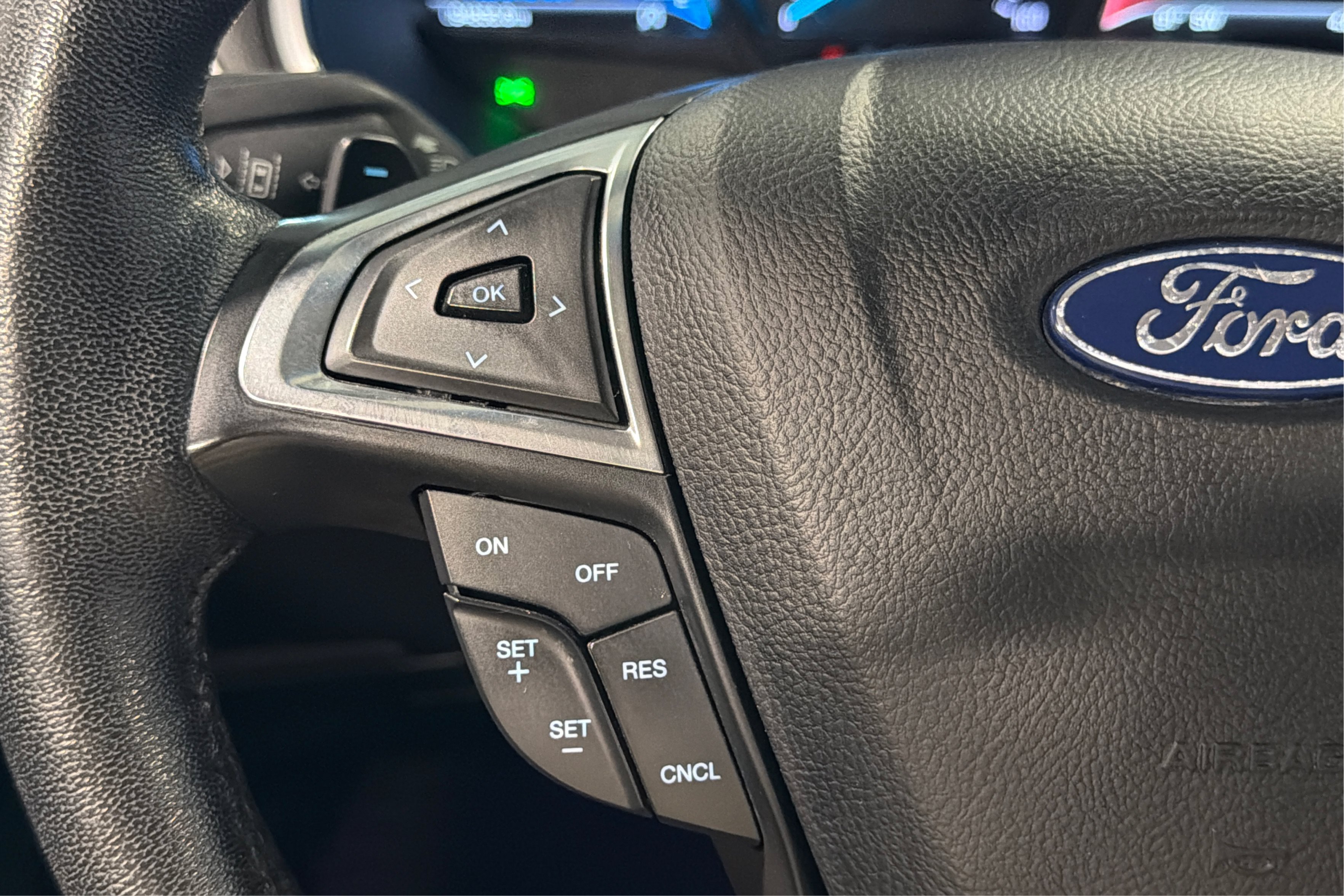 Used 2020 Ford Edge Titanium AWD/4WD image 25
