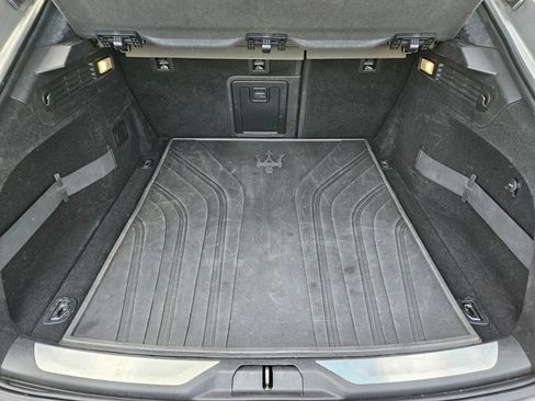 Used 2019 Maserati Levante GranLusso image 6