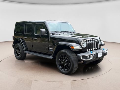 Used 2022 Jeep Wrangler Unlimited Sahara w/ Cold Weather Group AWD/4WD image 7