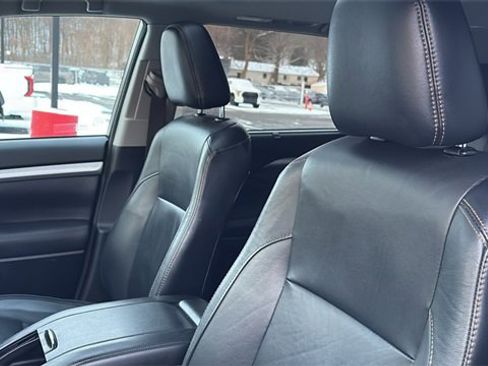 Used 2016 Toyota Highlander XLE image 19