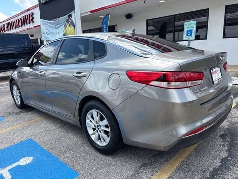 Used 2018 Kia Optima LX FWD image 3
