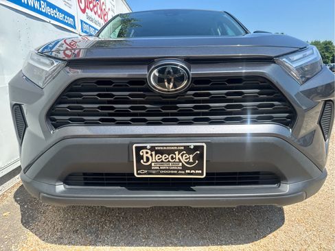 Used 2023 Toyota RAV4 LE FWD image 9