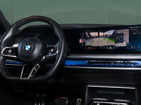 Used 2023 BMW 740i w/ Parking Assistance Package RWD image 15
