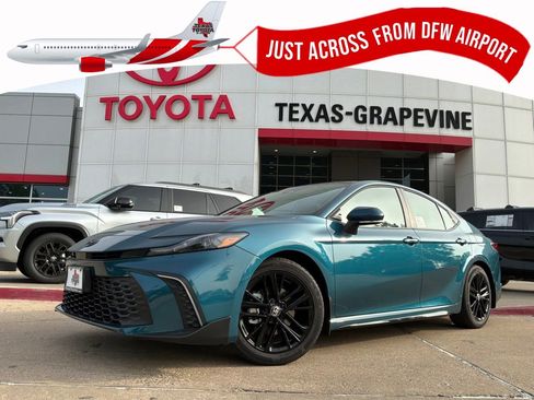 New 2026 Toyota Camry SE FWD image 1