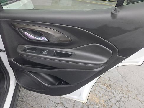 Used 2023 GMC Terrain SLT image 9