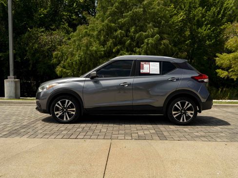Used 2018 Nissan Kicks SV FWD image 5