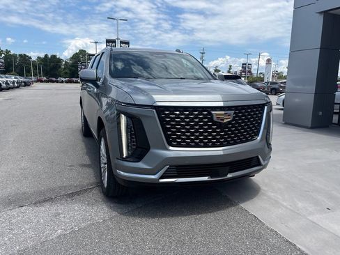 Used 2025 Cadillac Escalade ESV Premium Luxury AWD/4WD image 6