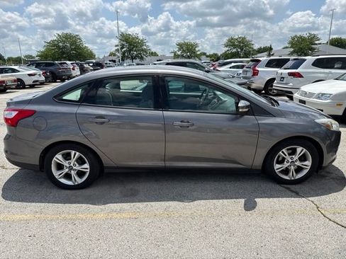 Used 2014 Ford Focus SE w/ SE Winter Package FWD image 6