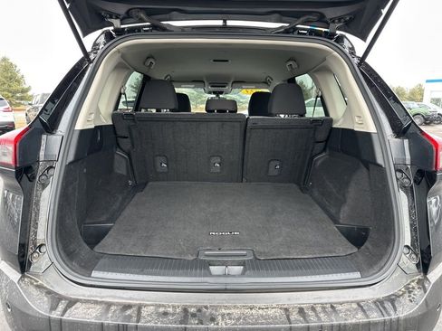 Used 2023 Nissan Rogue SV image 14