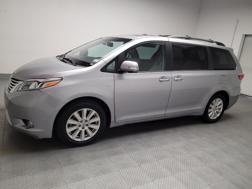Used 2017 Toyota Sienna AWD image 2