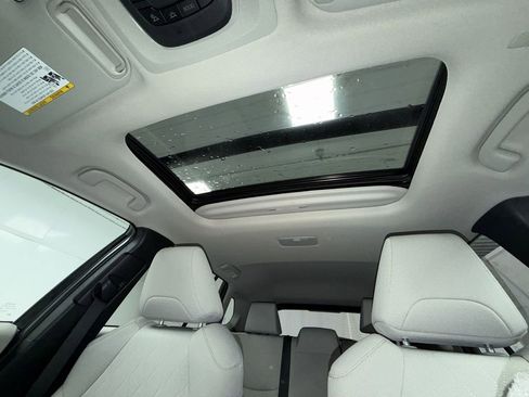 Certified 2022 Toyota Corolla Cross LE image 6